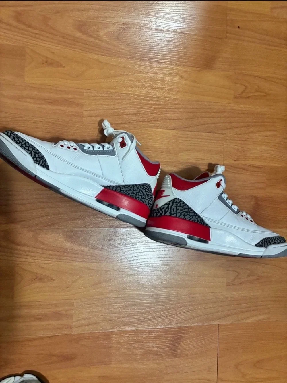Jordan Men's White/Gray/Red Retro fire red Basketball Sneakers